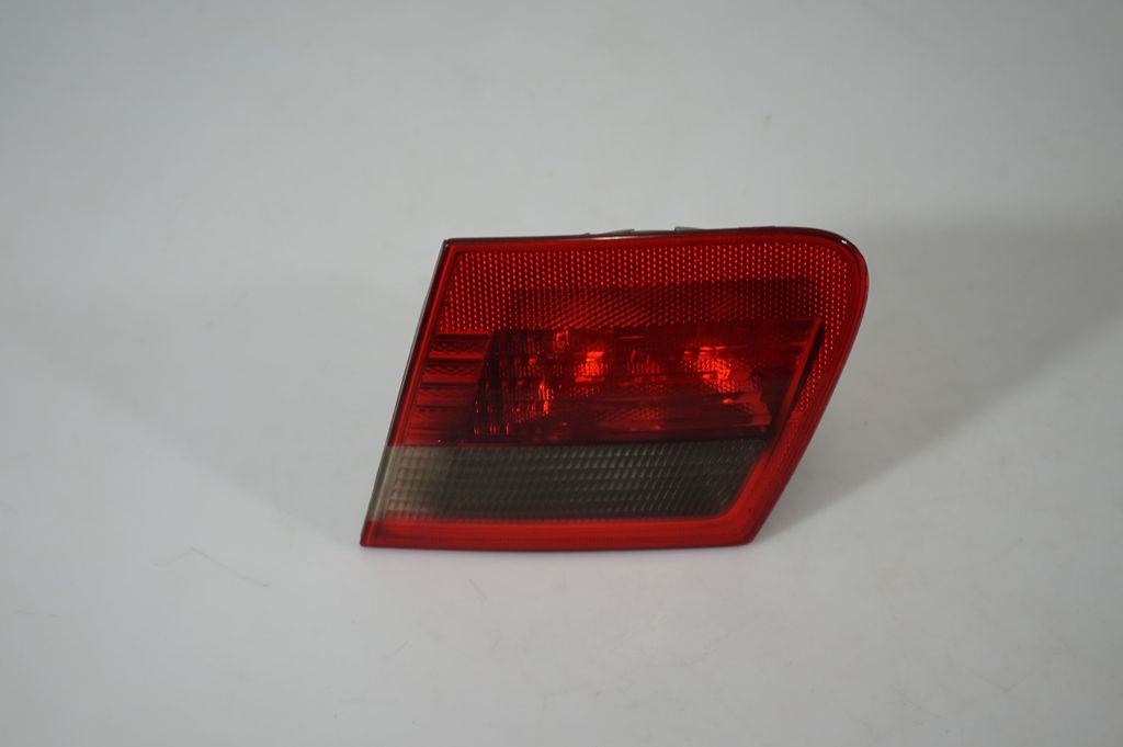 Tailgate rear/tail lights (3)