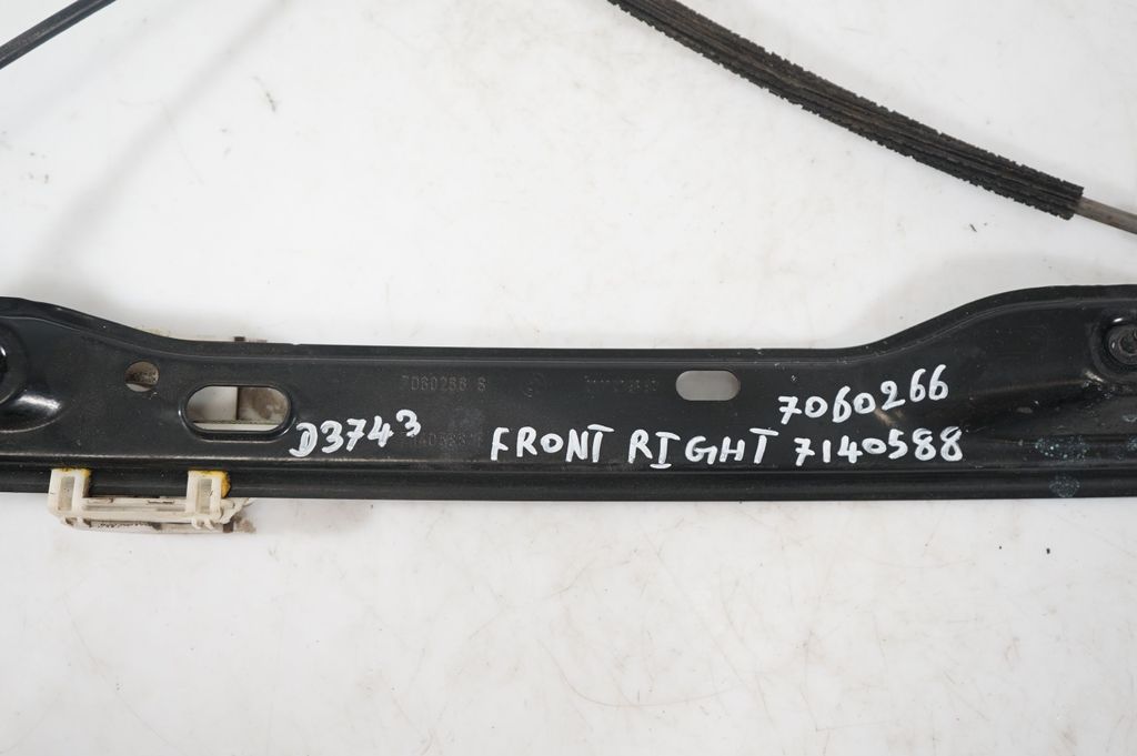 Front door window regulator with motor (9)