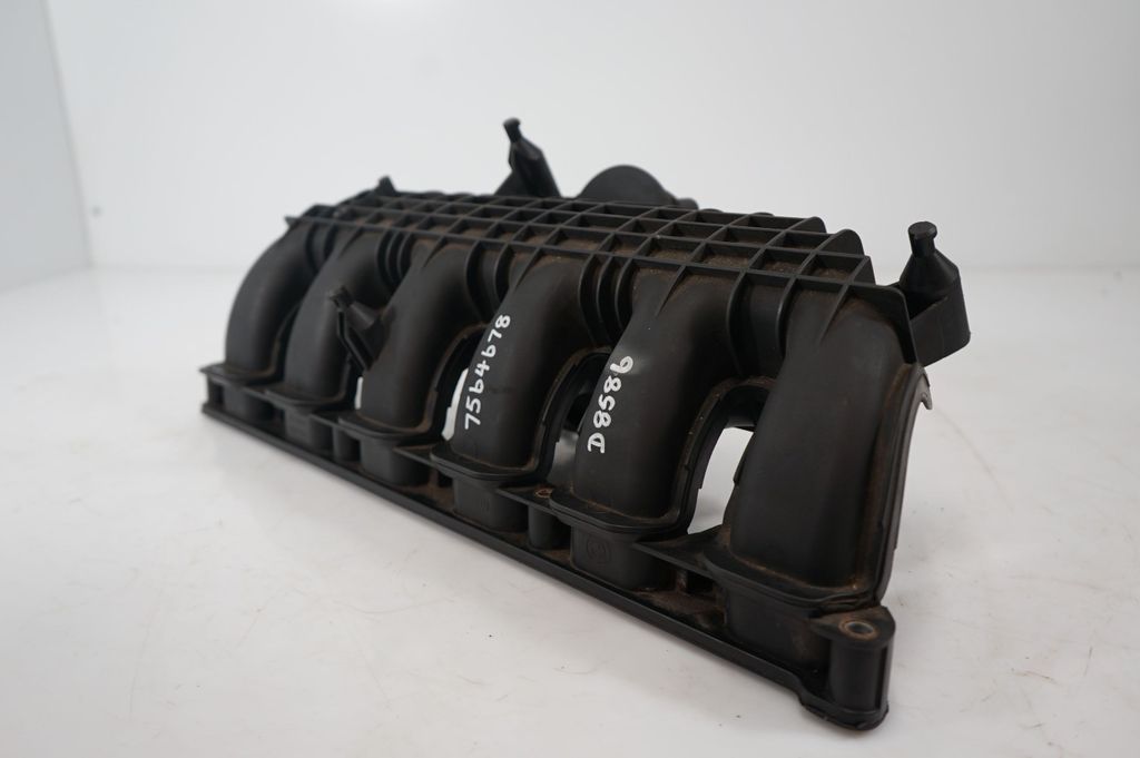 Intake manifold (8)