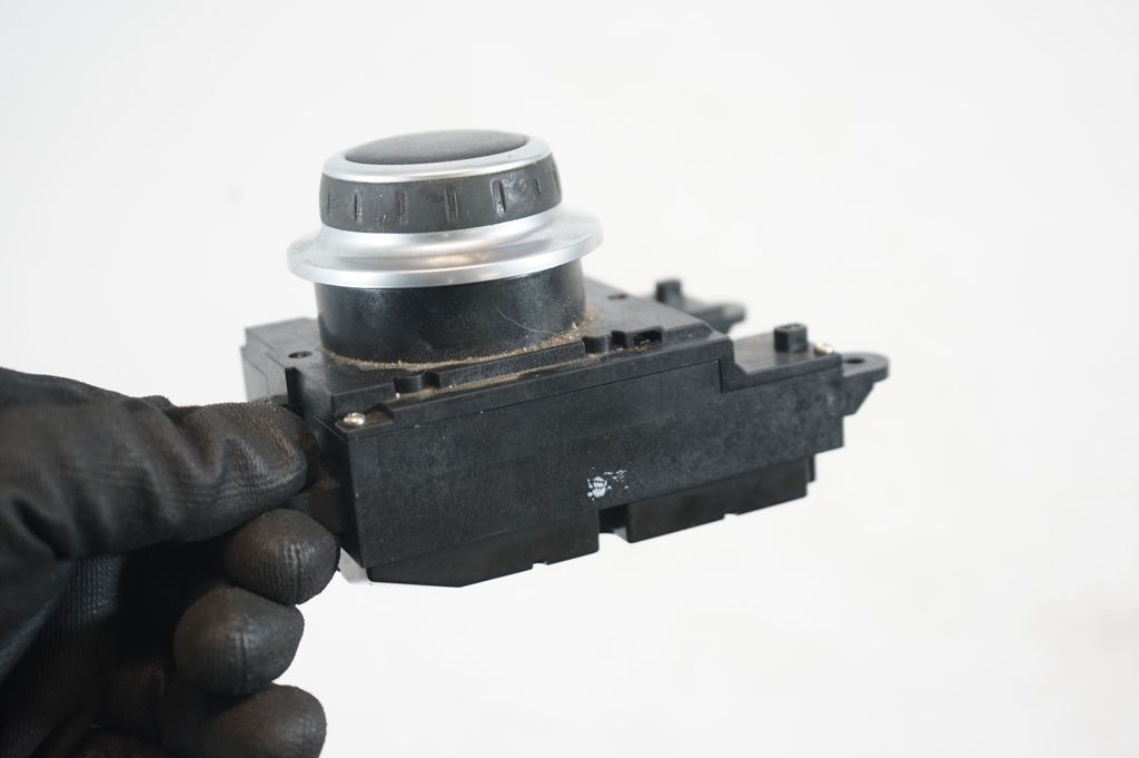 Head unit multimedia control (8)