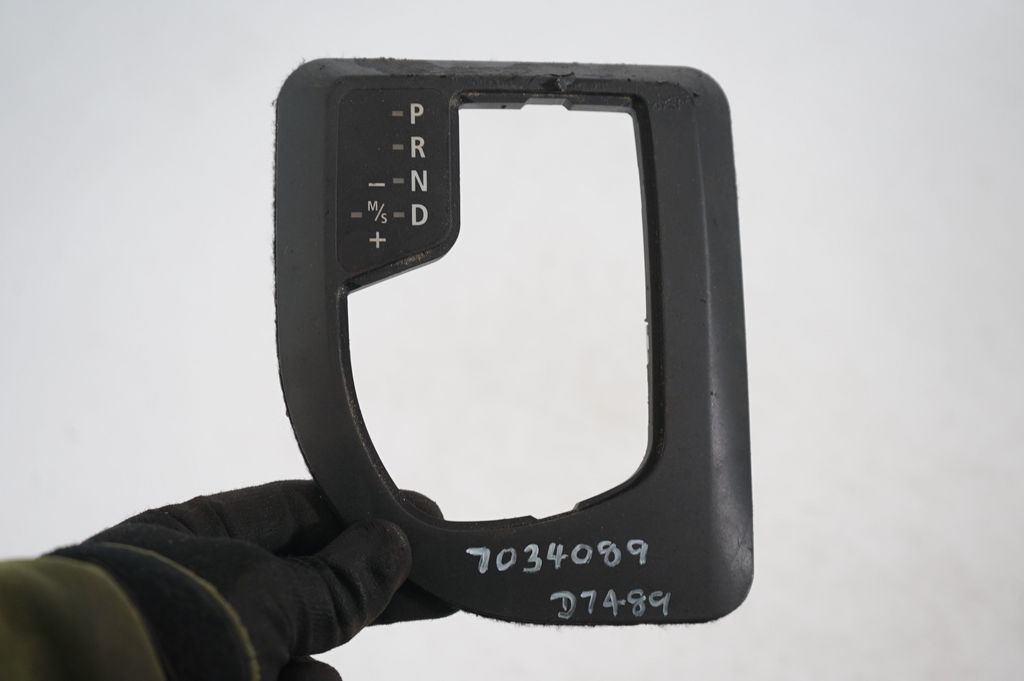 Gear shifter surround trim plastic (7)