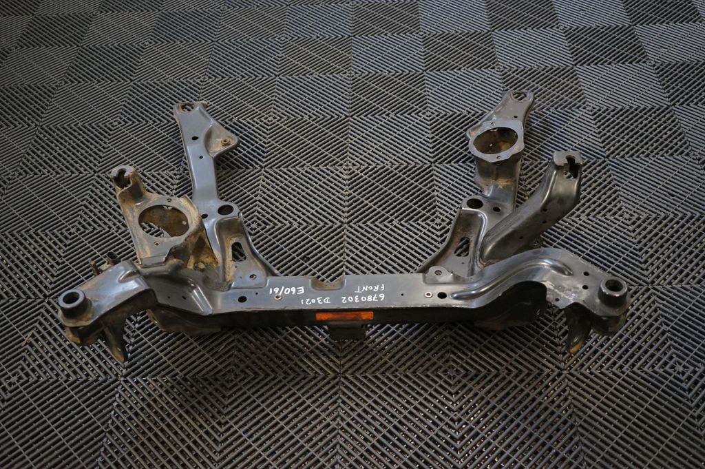 Front subframe (3)