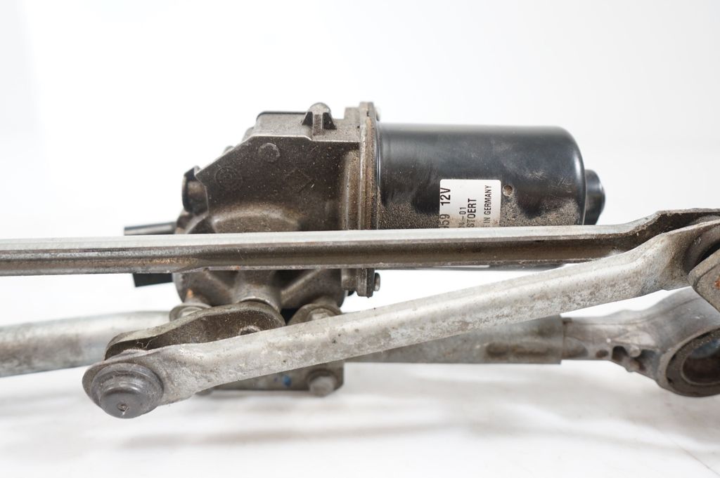 Front wiper linkage and motor (9)