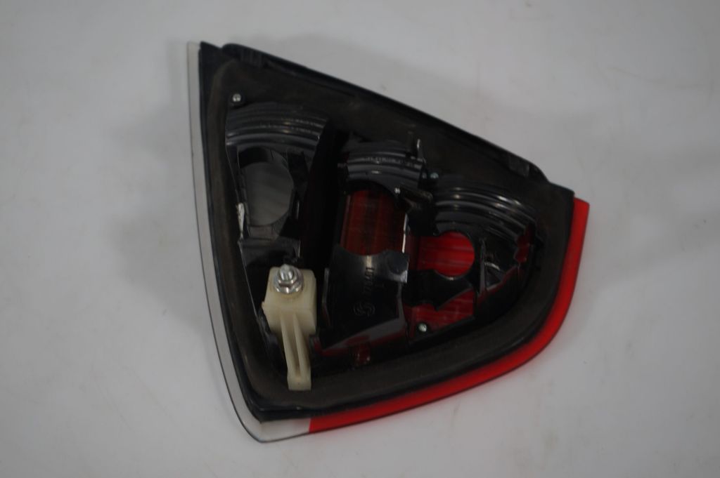 Tailgate rear/tail lights (7)