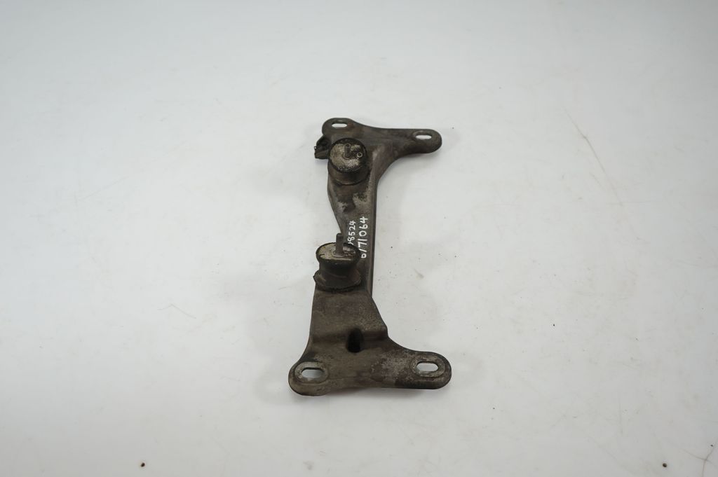 Gearbox mounting bracket (4)
