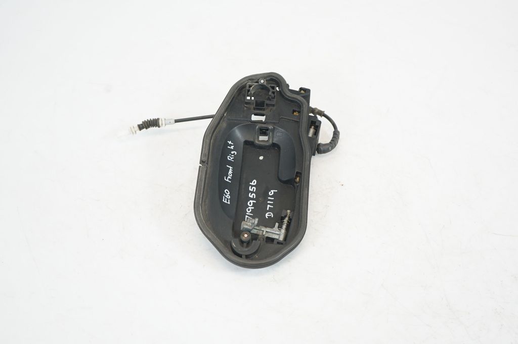 Front door exterior handle/bracket (4)