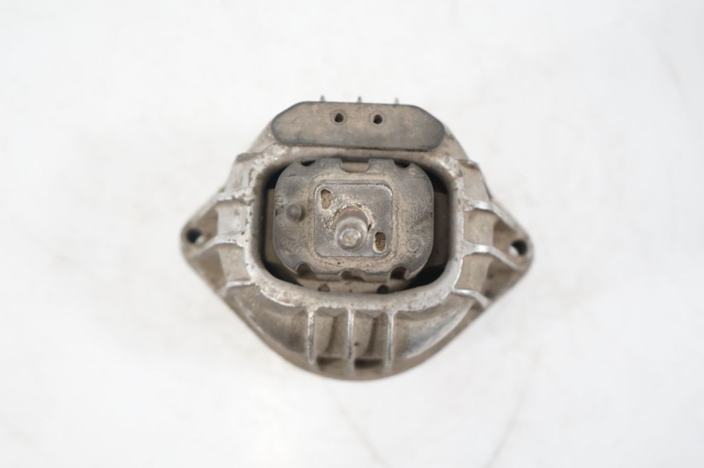 Engine mount bracket (7)