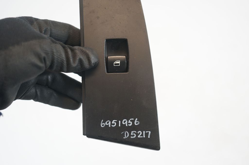 Electric window control switch (10)