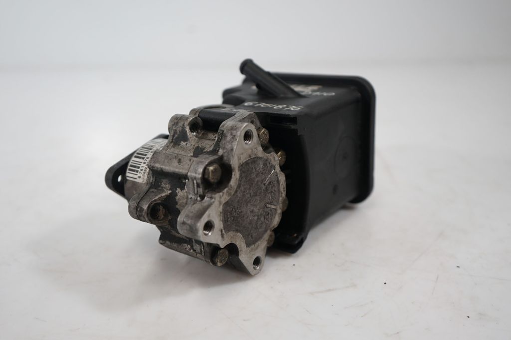 Power steering pump (8)