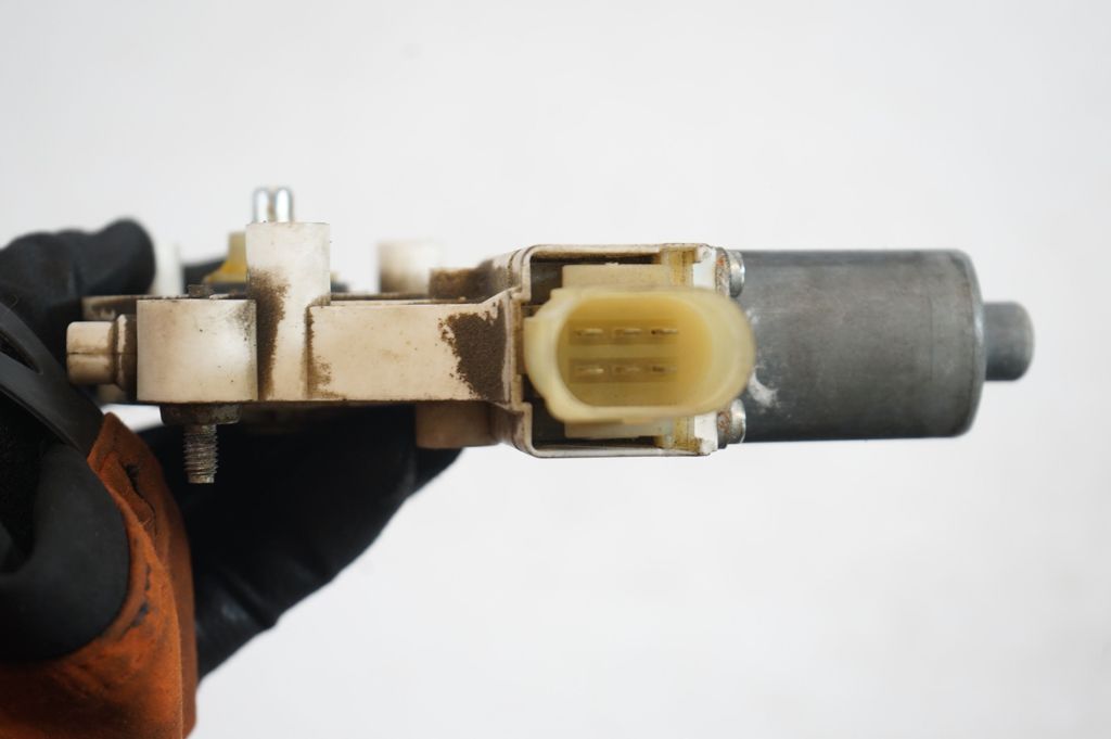 Front door window regulator with motor (6)