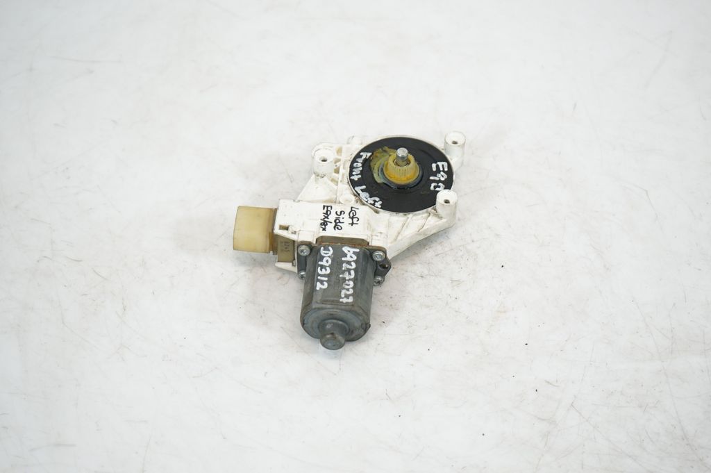 Front door window regulator with motor (2)