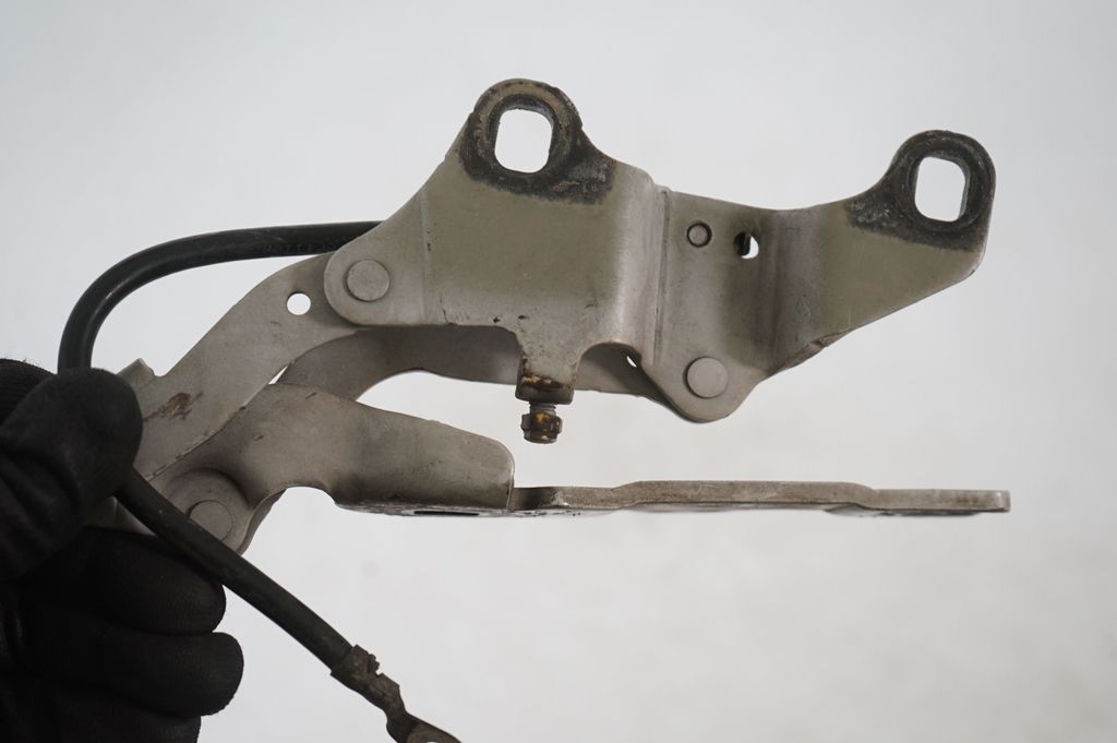 Engine bonnet/hood hinges (6)