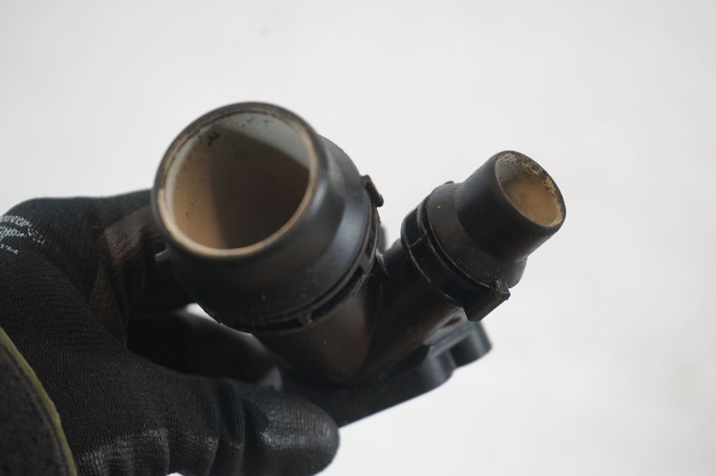 Engine coolant pipe/hose (7)
