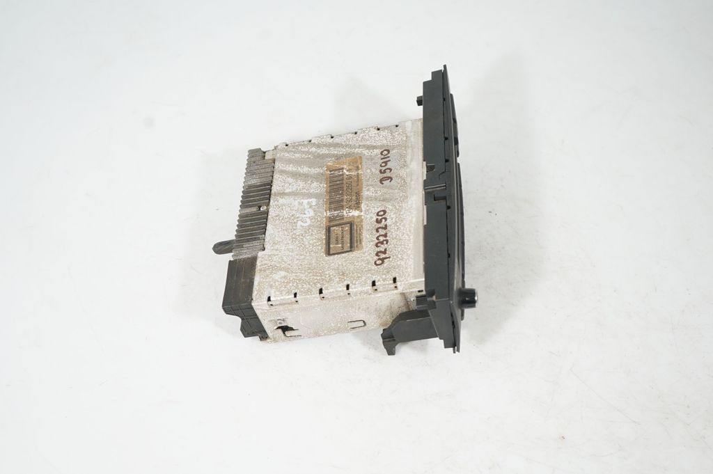 Radio/CD/DVD/GPS head unit (4)