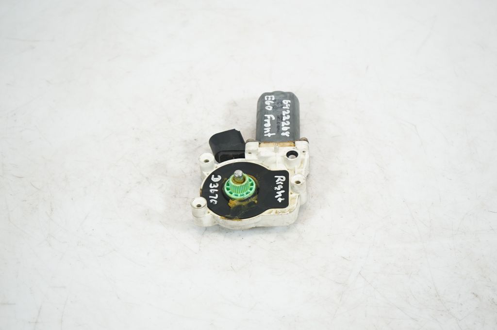 Front door window regulator with motor (2)