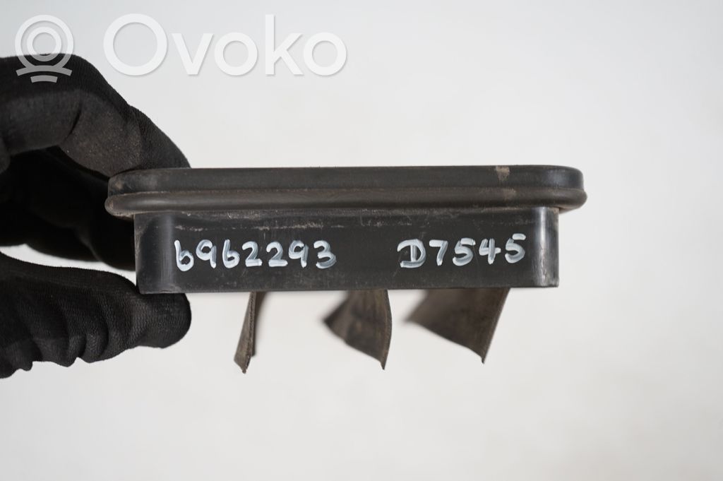 Quarter panel pressure vent (8)