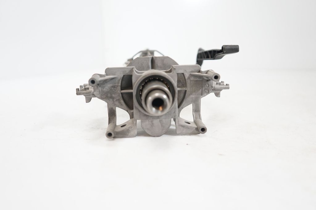 Steering wheel axle (8)