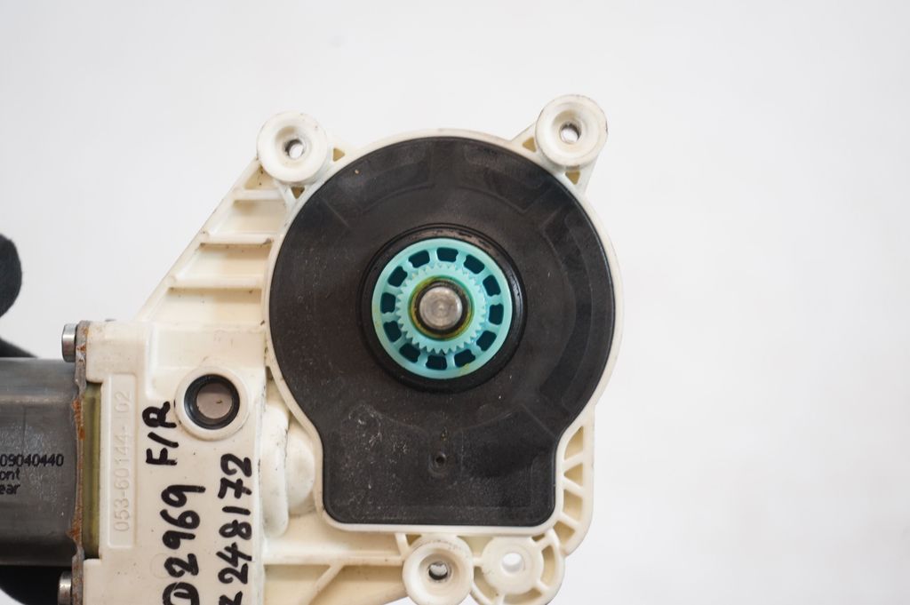 Front door window regulator with motor (7)