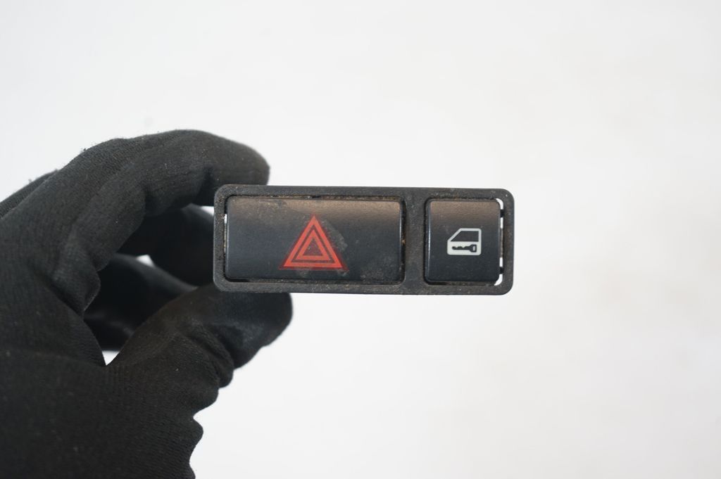 Hazard light switch (6)