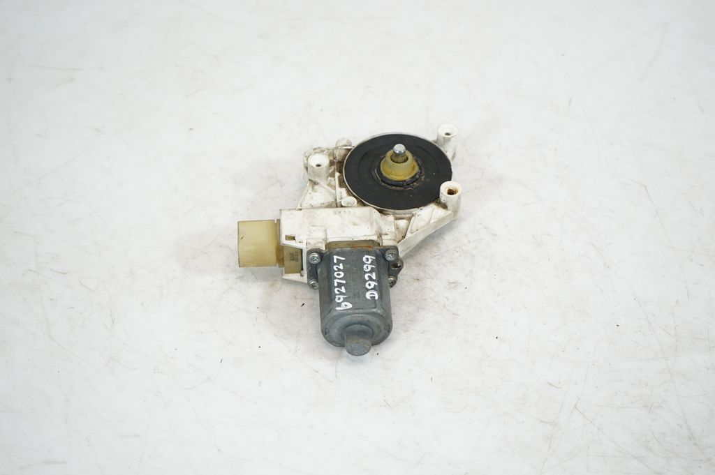 Front door window regulator with motor (4)