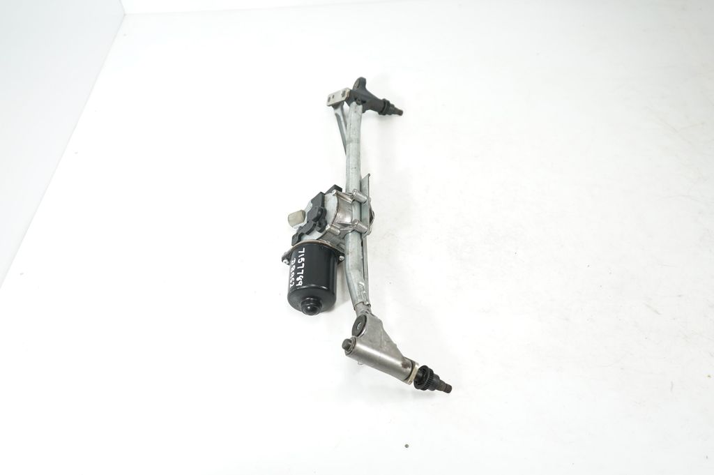 Front wiper linkage and motor (2)