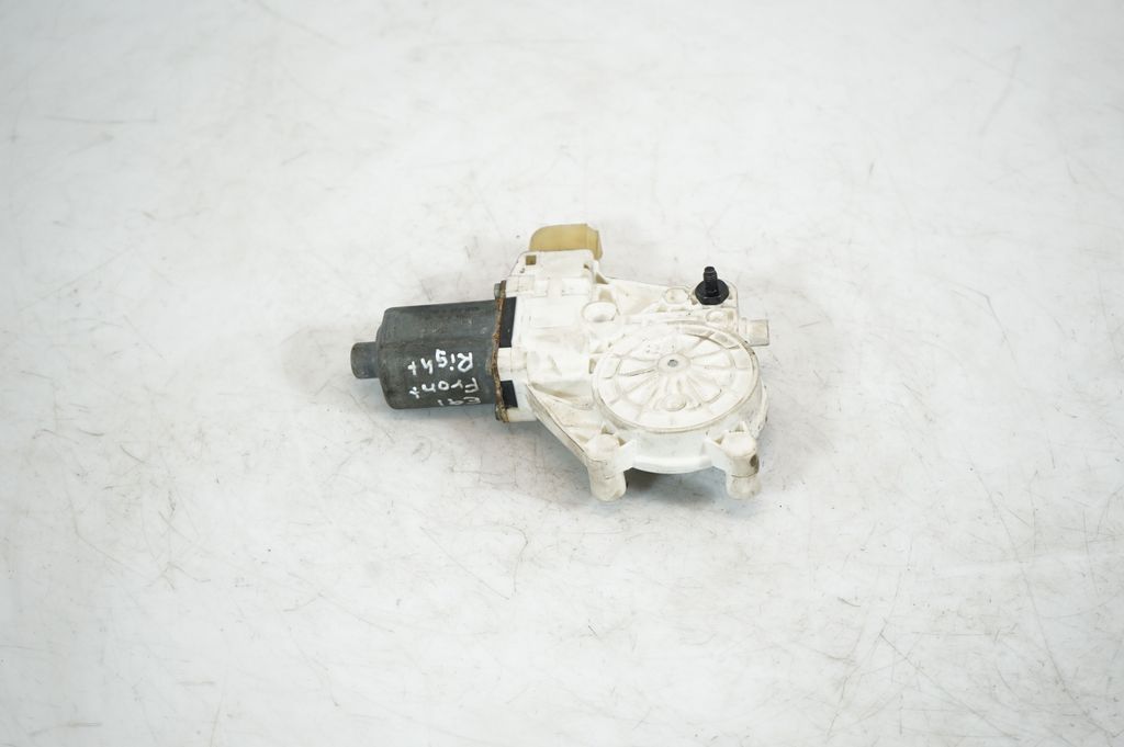 Front door window regulator with motor (5)