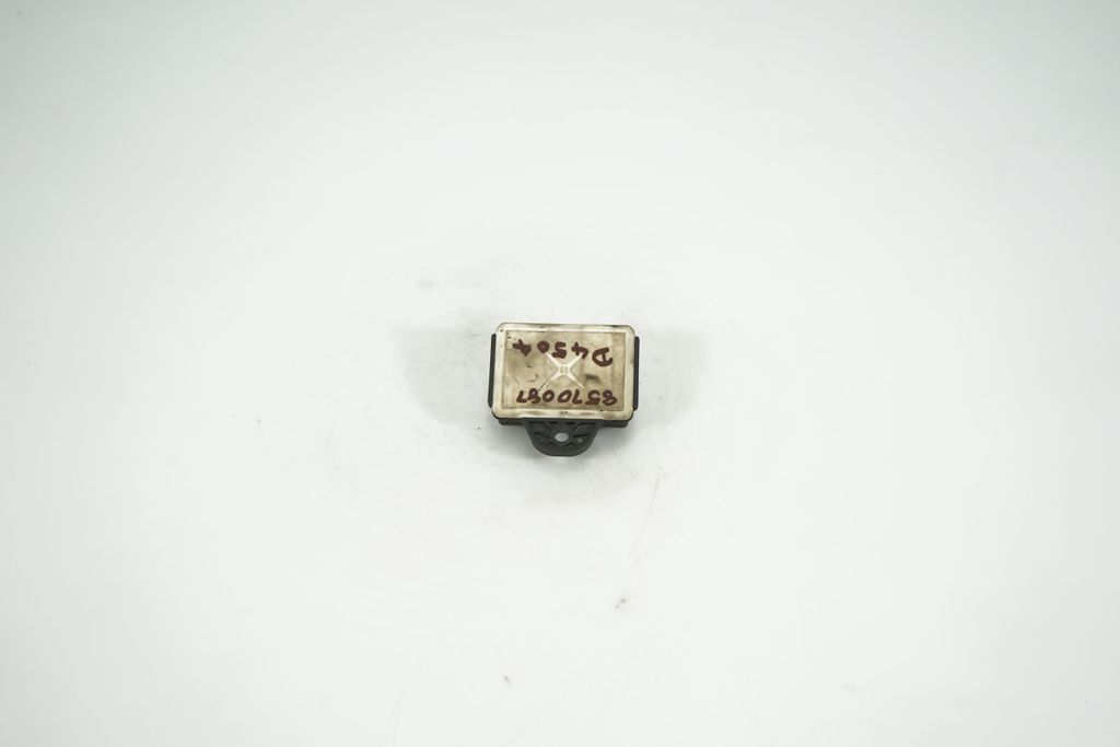 Glow plug pre-heat relay (3)