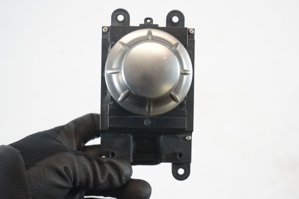 Multifunctional control switch/knob (9)