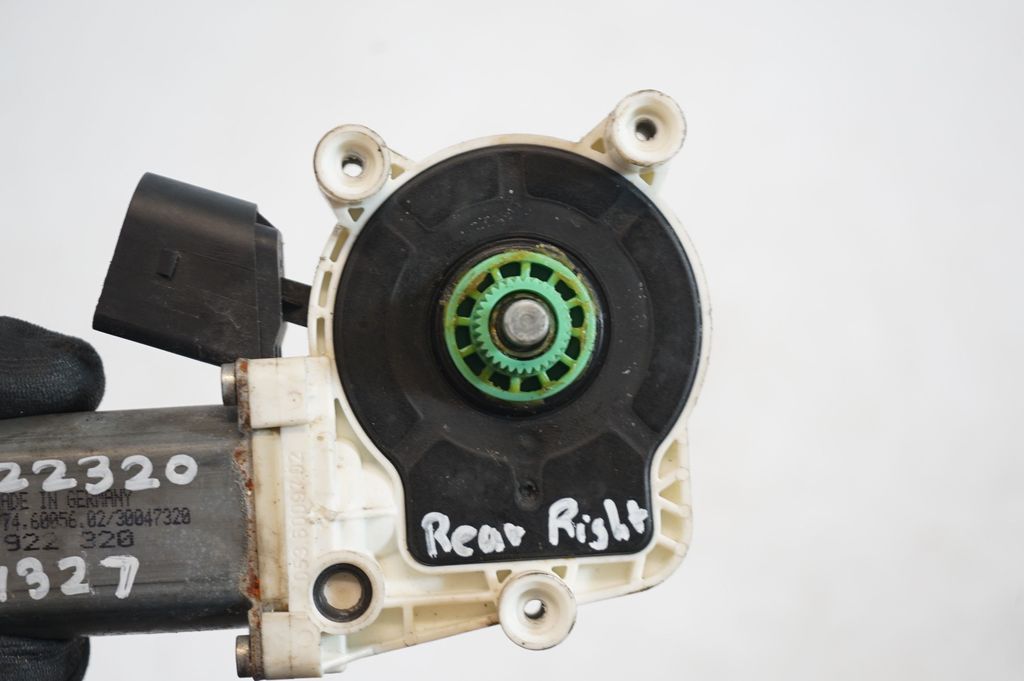 Rear door window regulator with motor (7)