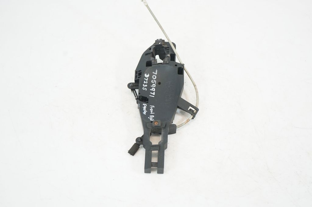 Front door exterior handle/bracket (2)