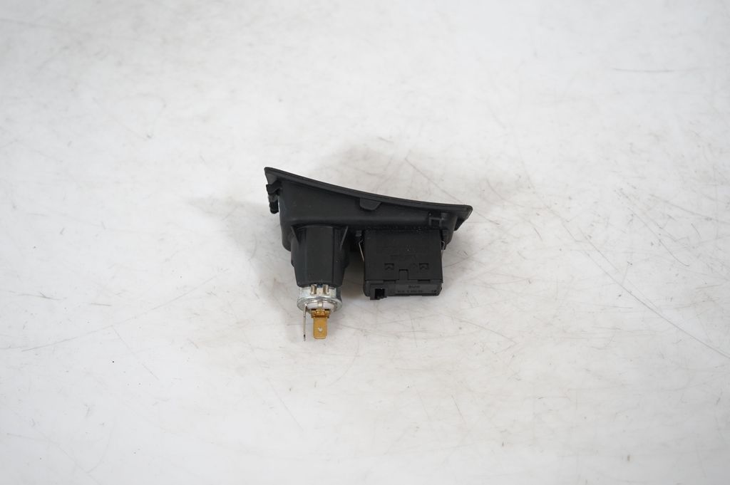 AUX in-socket connector (3)