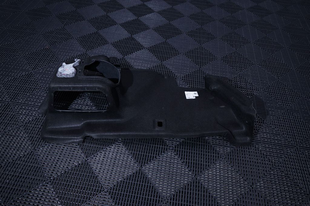 Trunk/boot lower side trim panel (6)