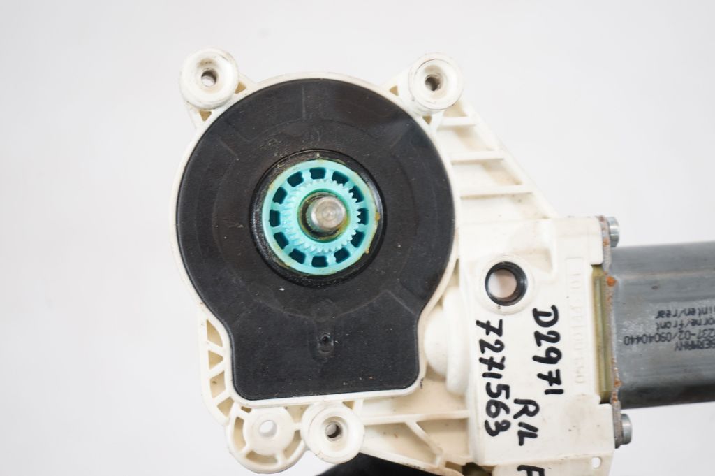 Rear door window regulator with motor (7)