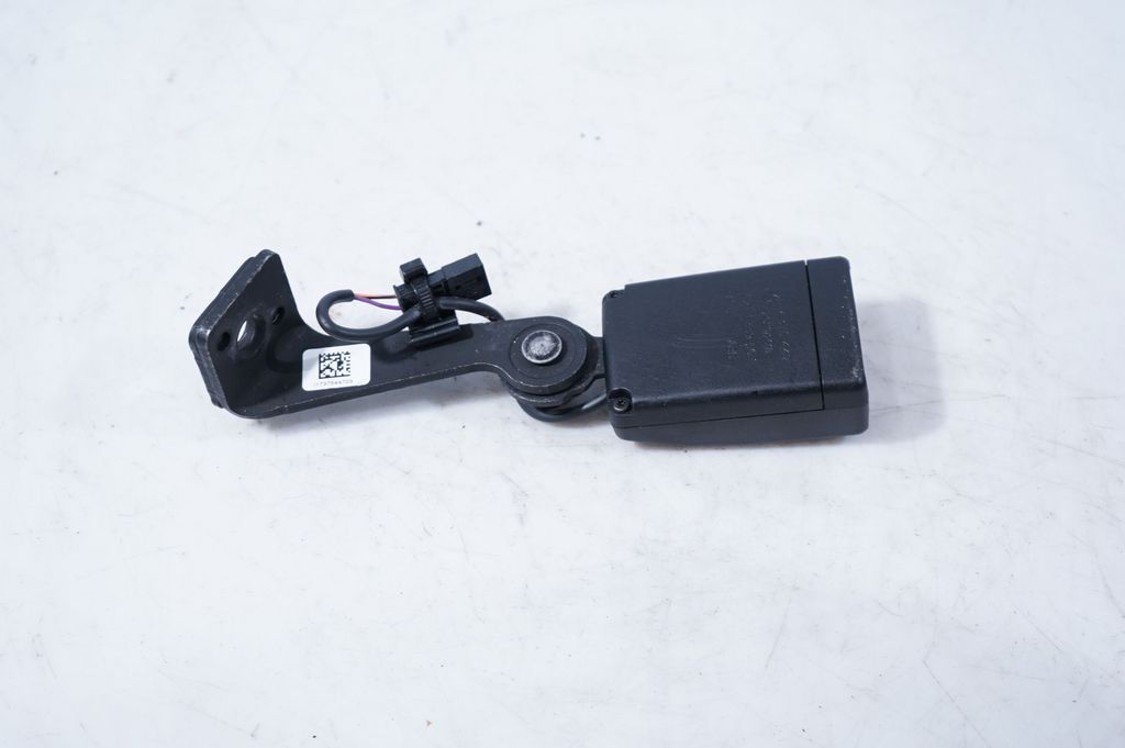 Rear seatbelt buckle (5)