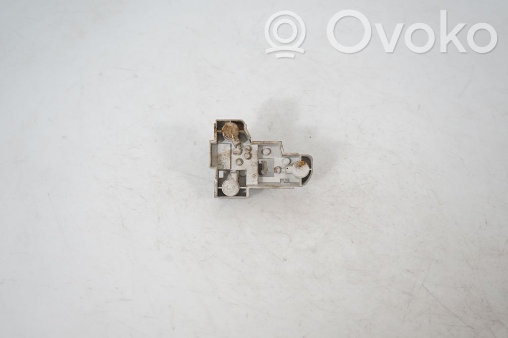 Tail light bulb cover holder (5)