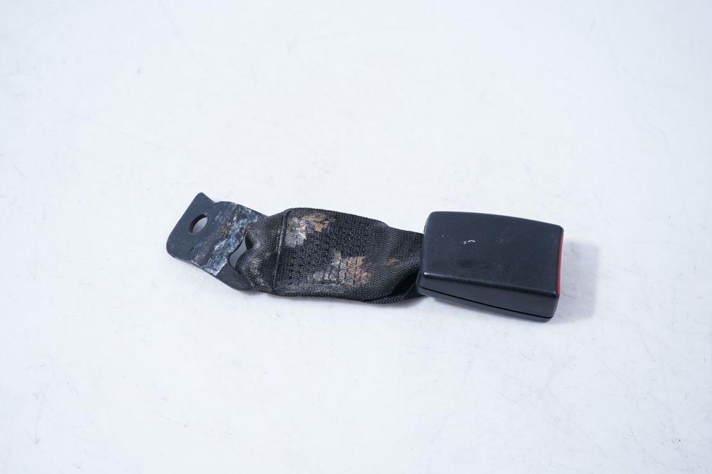 Rear seatbelt buckle (3)