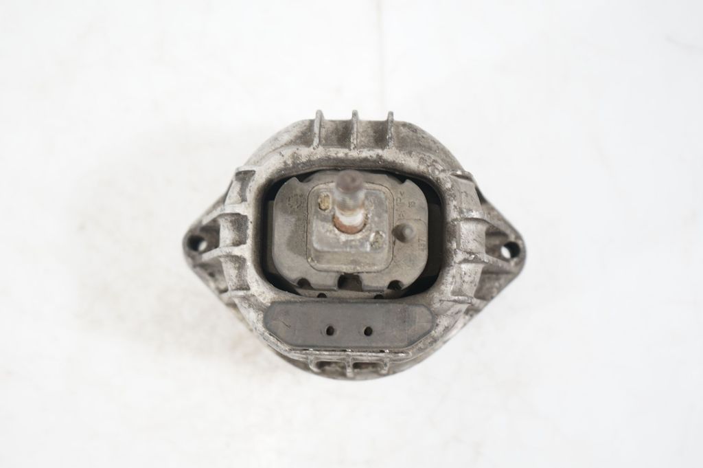 Engine mount bracket (7)