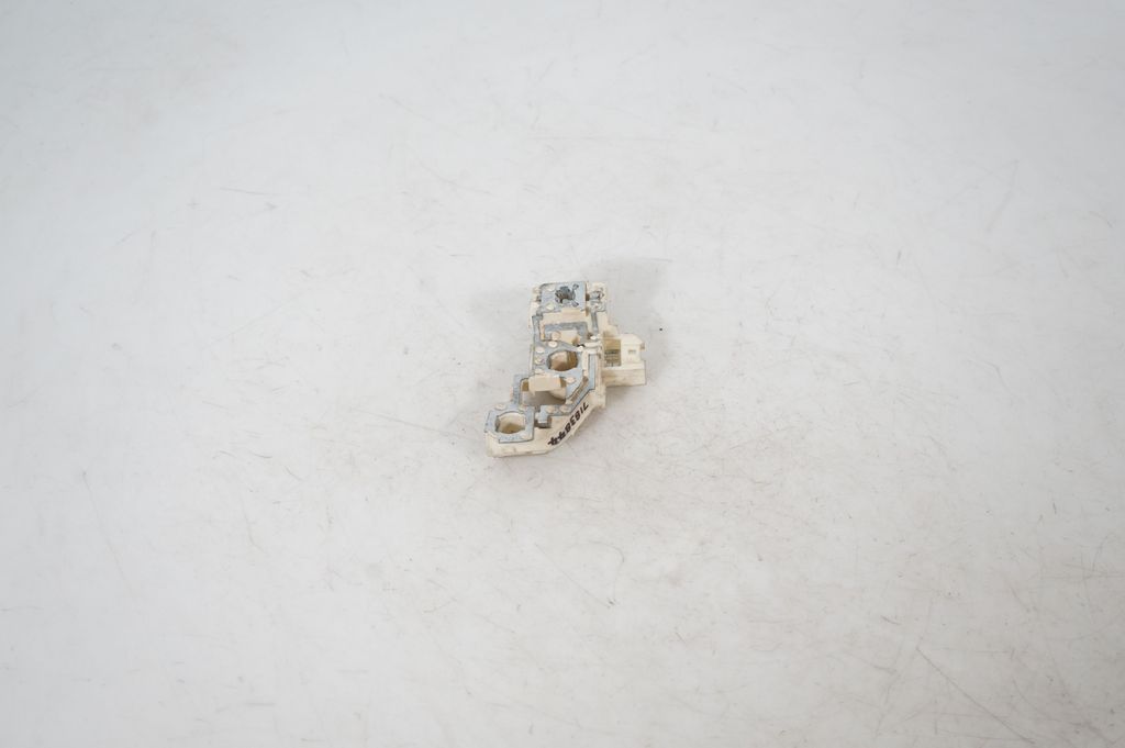 Tail light bulb cover holder (4)