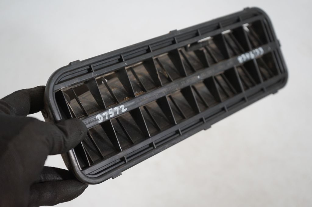 Quarter panel pressure vent (6)