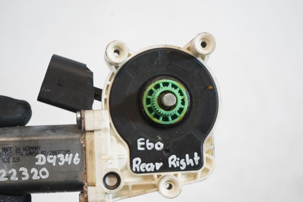 Rear door window regulator with motor (7)