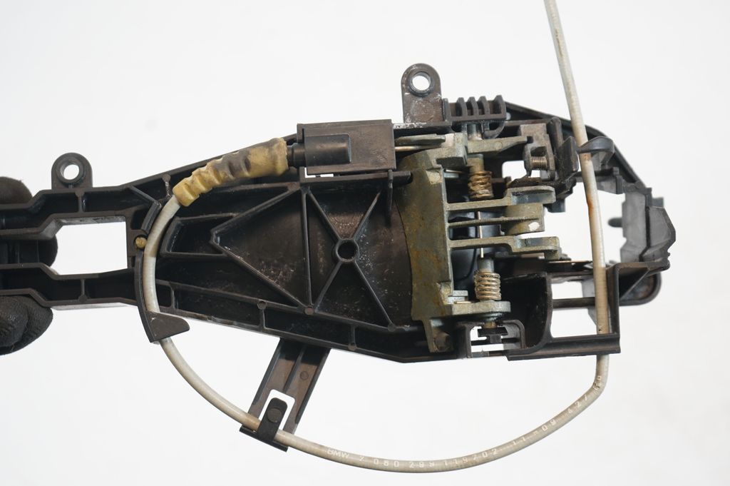 Rear door exterior handle/bracket (6)