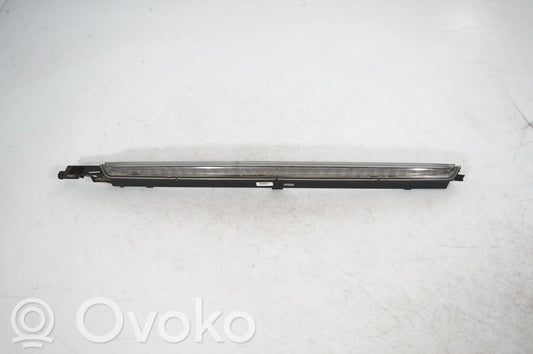 Third/center stoplight