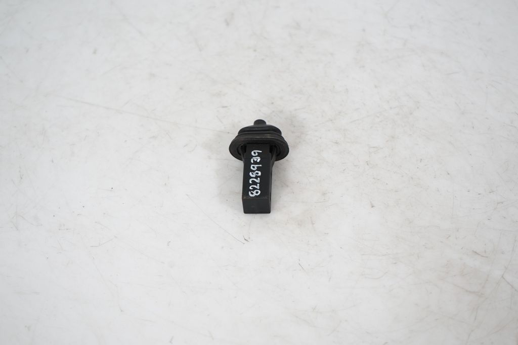 Fuel tank cap lock (4)