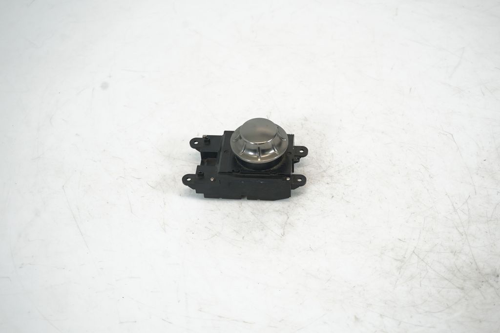 Multifunctional control switch/knob (2)