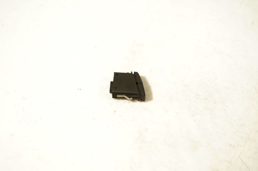 Hazard light switch (2)