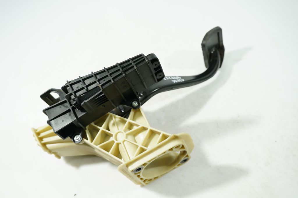 Brake pedal (3)