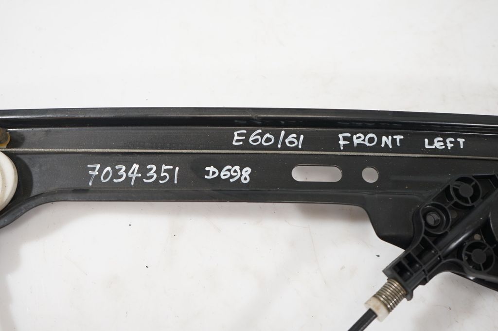 Front door window regulator with motor (9)