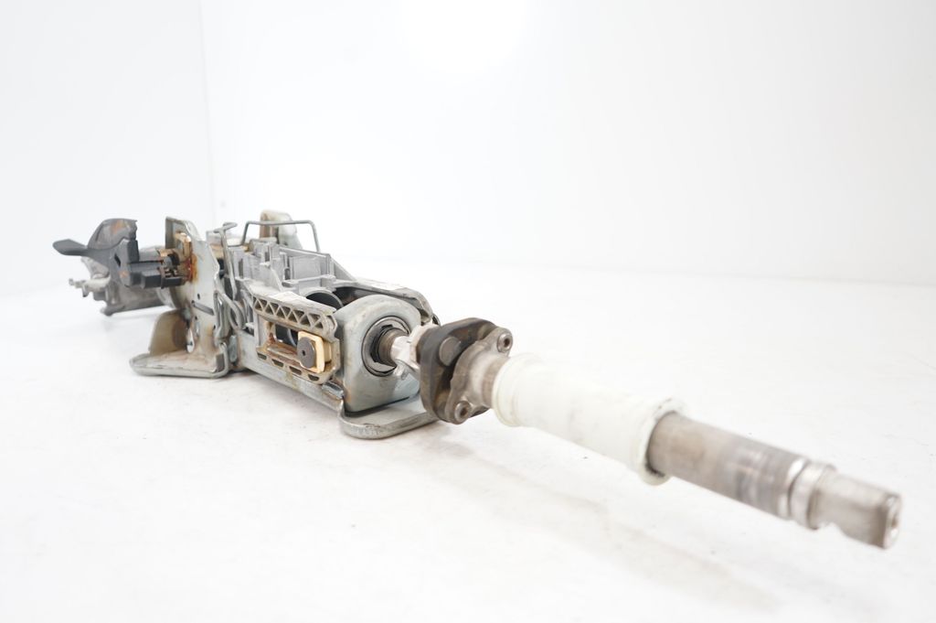 Steering wheel axle (7)