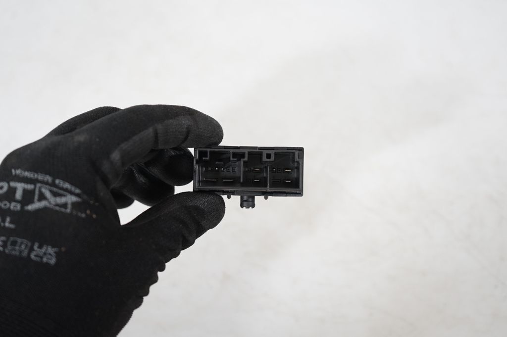 Seat control module (7)