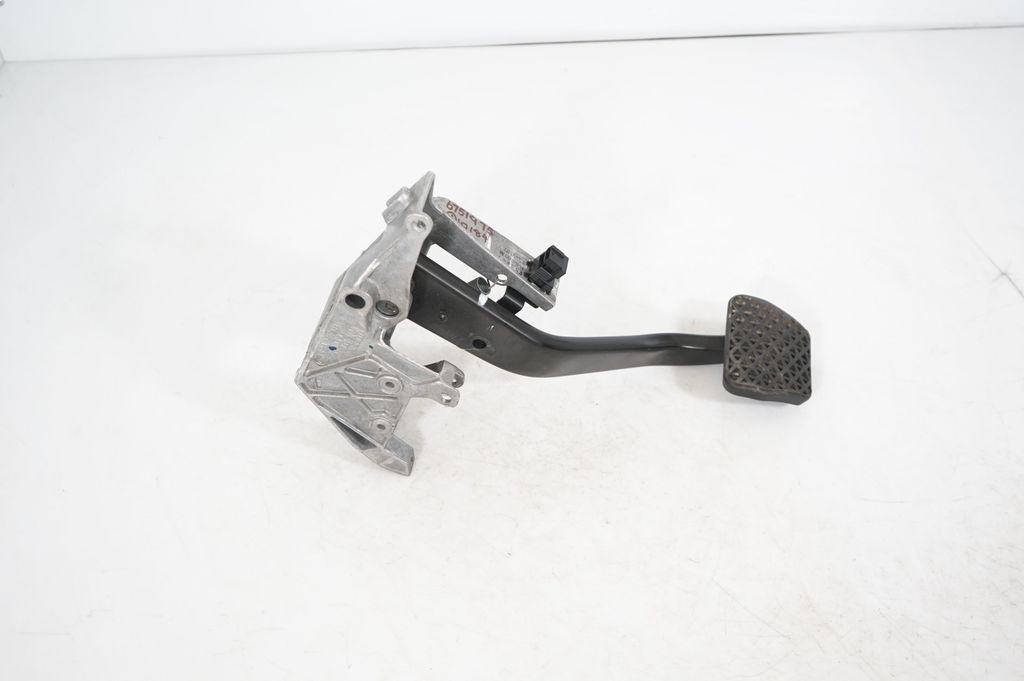 Brake pedal (4)